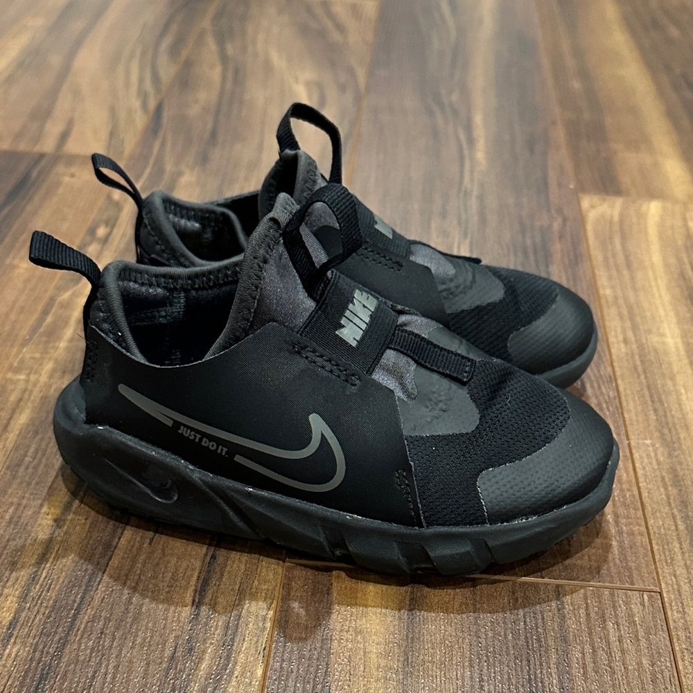 Nike Kids Black Slip-On Sneakers